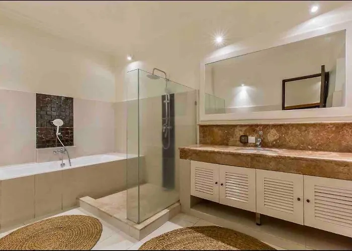 Spacious 2bdr Walking Eat&shop Street Villa *